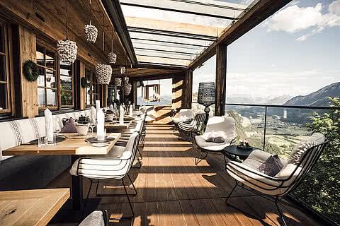 Panorama-Terrasse mit Alpenblick
